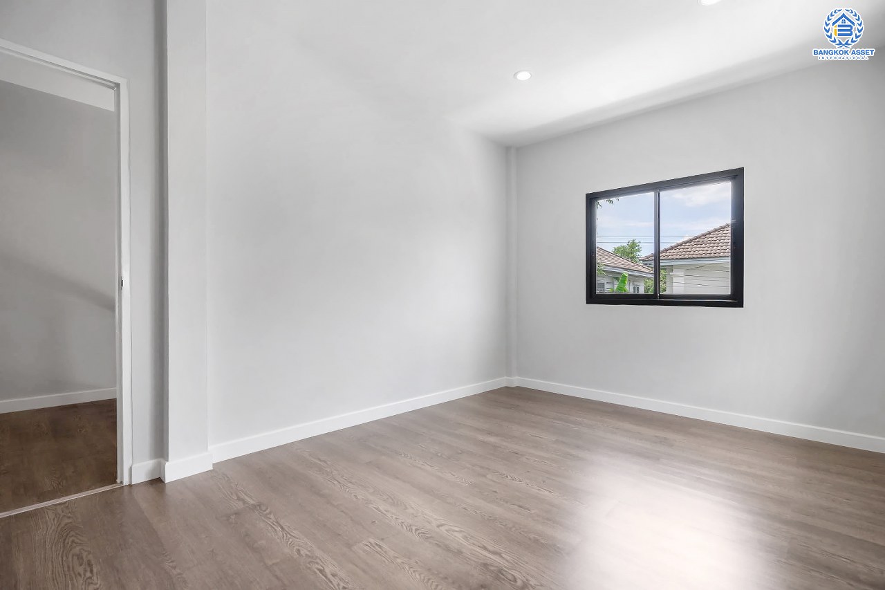 บ้านมือสองตกแต่งใหม่ #หลังมุม ม.บุญโต ทำเลโซนเมือง! แจ้งวัฒนะ-ประชาชื่น เนื้อที่ 50 ตร.ว. ฟังก์ชั่นจัดเต็ม 4 ห้องนอน 3 ห้องน้ำ  รองรับทุกการอยู่อาศัย ทำเลเดินทางสะดวกเพียง 1 กม.จากจุดขึ้นทางด่วนศรีสมาน ใกล้เมืองทองธานี และเซ็นทรัลแจ้งวัฒนะ