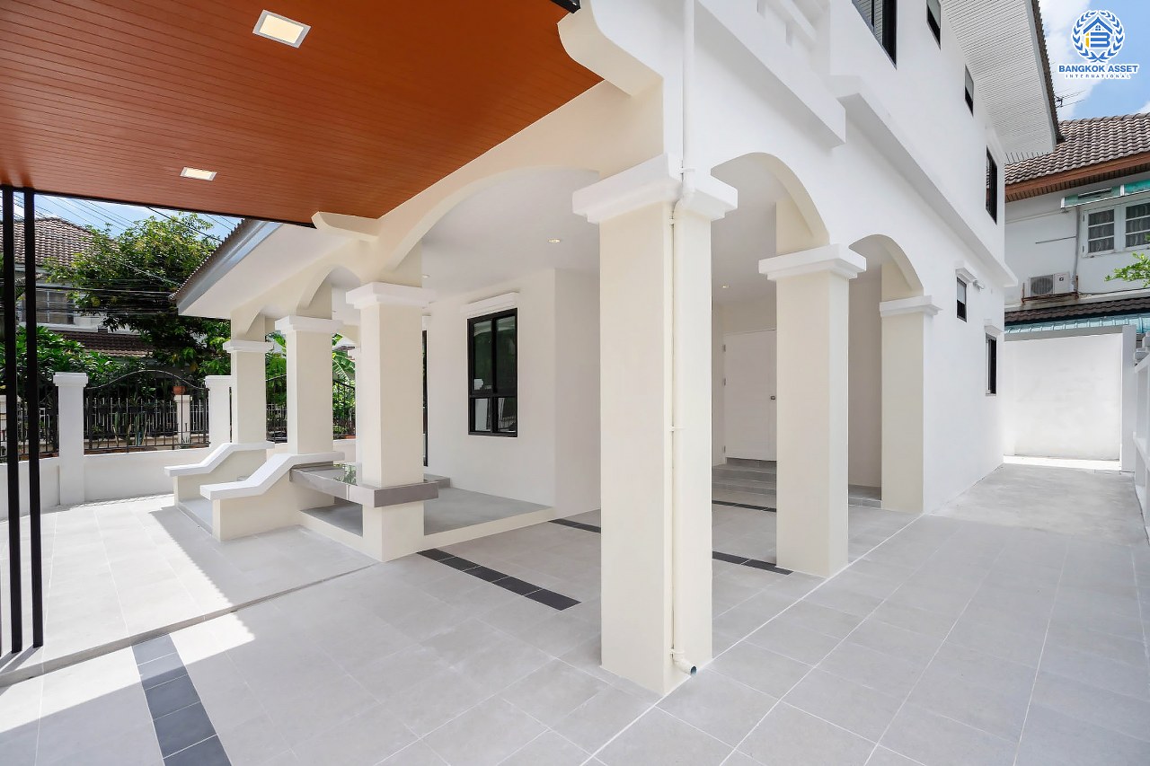 บ้านมือสองตกแต่งใหม่ #หลังมุม ม.บุญโต ทำเลโซนเมือง! แจ้งวัฒนะ-ประชาชื่น เนื้อที่ 50 ตร.ว. ฟังก์ชั่นจัดเต็ม 4 ห้องนอน 3 ห้องน้ำ  รองรับทุกการอยู่อาศัย ทำเลเดินทางสะดวกเพียง 1 กม.จากจุดขึ้นทางด่วนศรีสมาน ใกล้เมืองทองธานี และเซ็นทรัลแจ้งวัฒนะ