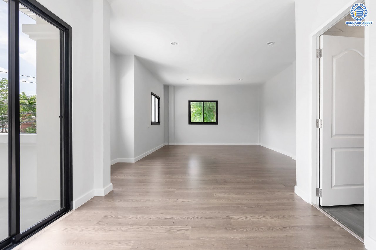 บ้านมือสองตกแต่งใหม่ #หลังมุม ม.บุญโต ทำเลโซนเมือง! แจ้งวัฒนะ-ประชาชื่น เนื้อที่ 50 ตร.ว. ฟังก์ชั่นจัดเต็ม 4 ห้องนอน 3 ห้องน้ำ  รองรับทุกการอยู่อาศัย ทำเลเดินทางสะดวกเพียง 1 กม.จากจุดขึ้นทางด่วนศรีสมาน ใกล้เมืองทองธานี และเซ็นทรัลแจ้งวัฒนะ