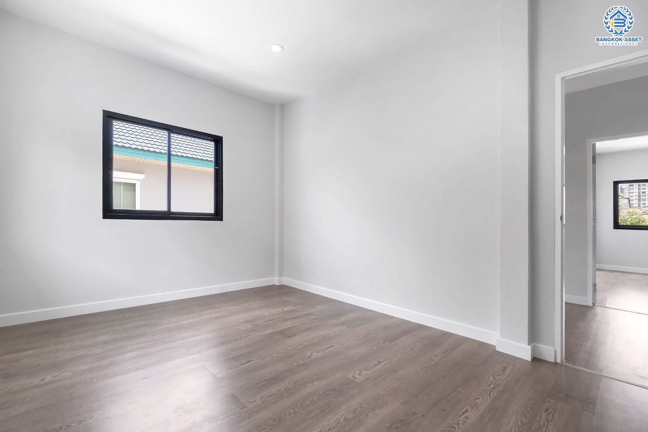 บ้านมือสองตกแต่งใหม่ #หลังมุม ม.บุญโต ทำเลโซนเมือง! แจ้งวัฒนะ-ประชาชื่น เนื้อที่ 50 ตร.ว. ฟังก์ชั่นจัดเต็ม 4 ห้องนอน 3 ห้องน้ำ  รองรับทุกการอยู่อาศัย ทำเลเดินทางสะดวกเพียง 1 กม.จากจุดขึ้นทางด่วนศรีสมาน ใกล้เมืองทองธานี และเซ็นทรัลแจ้งวัฒนะ