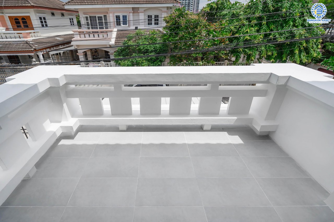 บ้านมือสองตกแต่งใหม่ #หลังมุม ม.บุญโต ทำเลโซนเมือง! แจ้งวัฒนะ-ประชาชื่น เนื้อที่ 50 ตร.ว. ฟังก์ชั่นจัดเต็ม 4 ห้องนอน 3 ห้องน้ำ  รองรับทุกการอยู่อาศัย ทำเลเดินทางสะดวกเพียง 1 กม.จากจุดขึ้นทางด่วนศรีสมาน ใกล้เมืองทองธานี และเซ็นทรัลแจ้งวัฒนะ