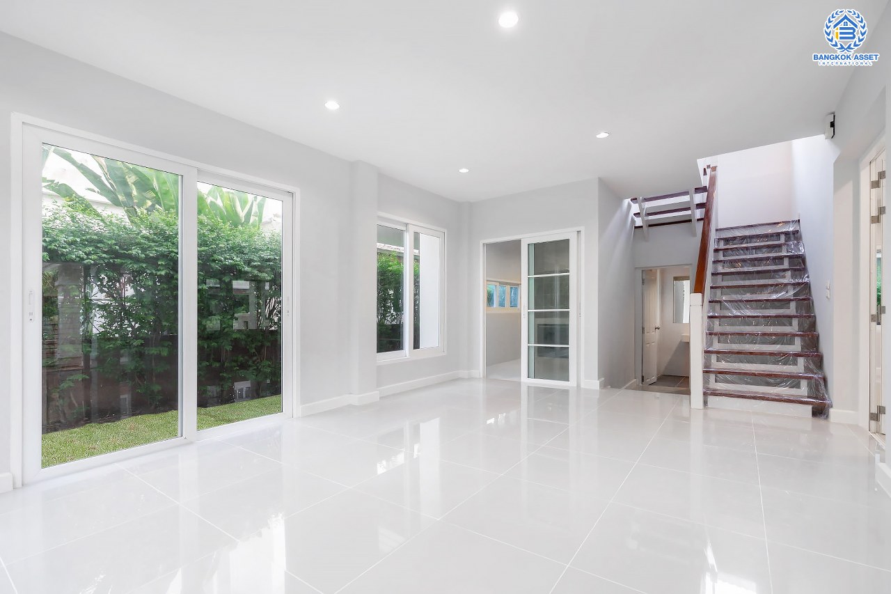 บ้านมือสองตกแต่งใหม่ ม.คาซ่าวิลล์ ราชพฤกษ์-รัตนาธิเบศร์2 (Q.House) ต่อเติมครบพร้อมเข้าอยู่ เนื้อที่ 54 ตร.ว. ฟังก์ชั่นจัดเต็ม 4 ห้องนอน 3 ห้องน้ำ 2 ที่จอดรถ บนทำเลศักยภาพ ติดถนนราชพฤกษ์ และเพียง 10 นาทีถึงรถไฟฟ้า "สถานีบางรักน้อยท่าอิฐ"