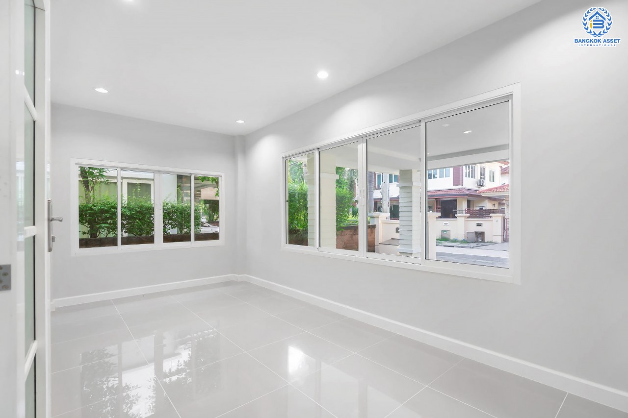 บ้านมือสองตกแต่งใหม่ ม.คาซ่าวิลล์ ราชพฤกษ์-รัตนาธิเบศร์2 (Q.House) ต่อเติมครบพร้อมเข้าอยู่ เนื้อที่ 54 ตร.ว. ฟังก์ชั่นจัดเต็ม 4 ห้องนอน 3 ห้องน้ำ 2 ที่จอดรถ บนทำเลศักยภาพ ติดถนนราชพฤกษ์ และเพียง 10 นาทีถึงรถไฟฟ้า "สถานีบางรักน้อยท่าอิฐ"