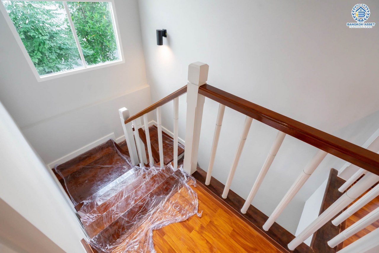 บ้านมือสองตกแต่งใหม่ ม.คาซ่าวิลล์ ราชพฤกษ์-รัตนาธิเบศร์2 (Q.House) ต่อเติมครบพร้อมเข้าอยู่ เนื้อที่ 54 ตร.ว. ฟังก์ชั่นจัดเต็ม 4 ห้องนอน 3 ห้องน้ำ 2 ที่จอดรถ บนทำเลศักยภาพ ติดถนนราชพฤกษ์ และเพียง 10 นาทีถึงรถไฟฟ้า "สถานีบางรักน้อยท่าอิฐ"