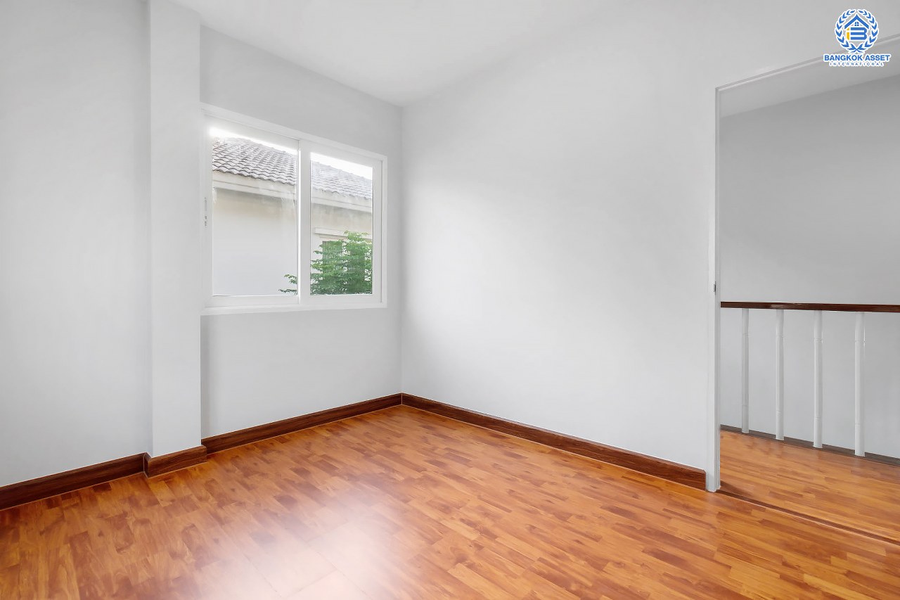 บ้านมือสองตกแต่งใหม่ ม.คาซ่าวิลล์ ราชพฤกษ์-รัตนาธิเบศร์2 (Q.House) ต่อเติมครบพร้อมเข้าอยู่ เนื้อที่ 54 ตร.ว. ฟังก์ชั่นจัดเต็ม 4 ห้องนอน 3 ห้องน้ำ 2 ที่จอดรถ บนทำเลศักยภาพ ติดถนนราชพฤกษ์ และเพียง 10 นาทีถึงรถไฟฟ้า "สถานีบางรักน้อยท่าอิฐ"