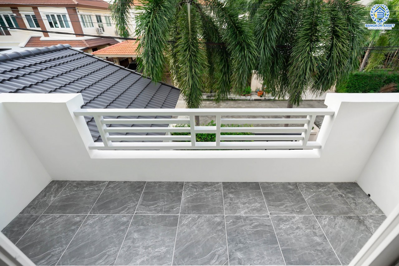 บ้านมือสองตกแต่งใหม่ ม.คาซ่าวิลล์ ราชพฤกษ์-รัตนาธิเบศร์2 (Q.House) ต่อเติมครบพร้อมเข้าอยู่ เนื้อที่ 54 ตร.ว. ฟังก์ชั่นจัดเต็ม 4 ห้องนอน 3 ห้องน้ำ 2 ที่จอดรถ บนทำเลศักยภาพ ติดถนนราชพฤกษ์ และเพียง 10 นาทีถึงรถไฟฟ้า "สถานีบางรักน้อยท่าอิฐ"