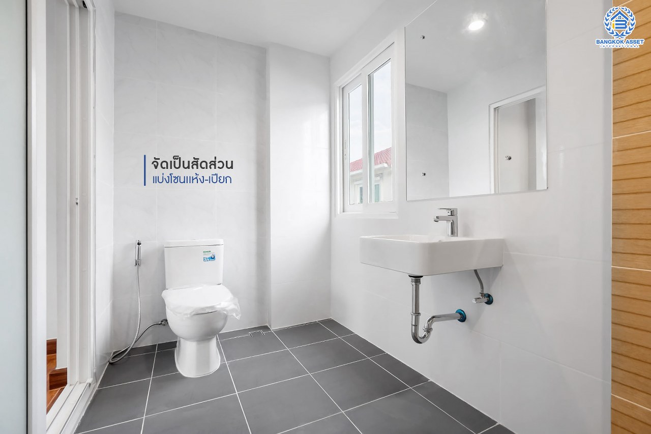 บ้านมือสองตกแต่งใหม่ ม.คาซ่าวิลล์ ราชพฤกษ์-รัตนาธิเบศร์2 (Q.House) ต่อเติมครบพร้อมเข้าอยู่ เนื้อที่ 54 ตร.ว. ฟังก์ชั่นจัดเต็ม 4 ห้องนอน 3 ห้องน้ำ 2 ที่จอดรถ บนทำเลศักยภาพ ติดถนนราชพฤกษ์ และเพียง 10 นาทีถึงรถไฟฟ้า "สถานีบางรักน้อยท่าอิฐ"