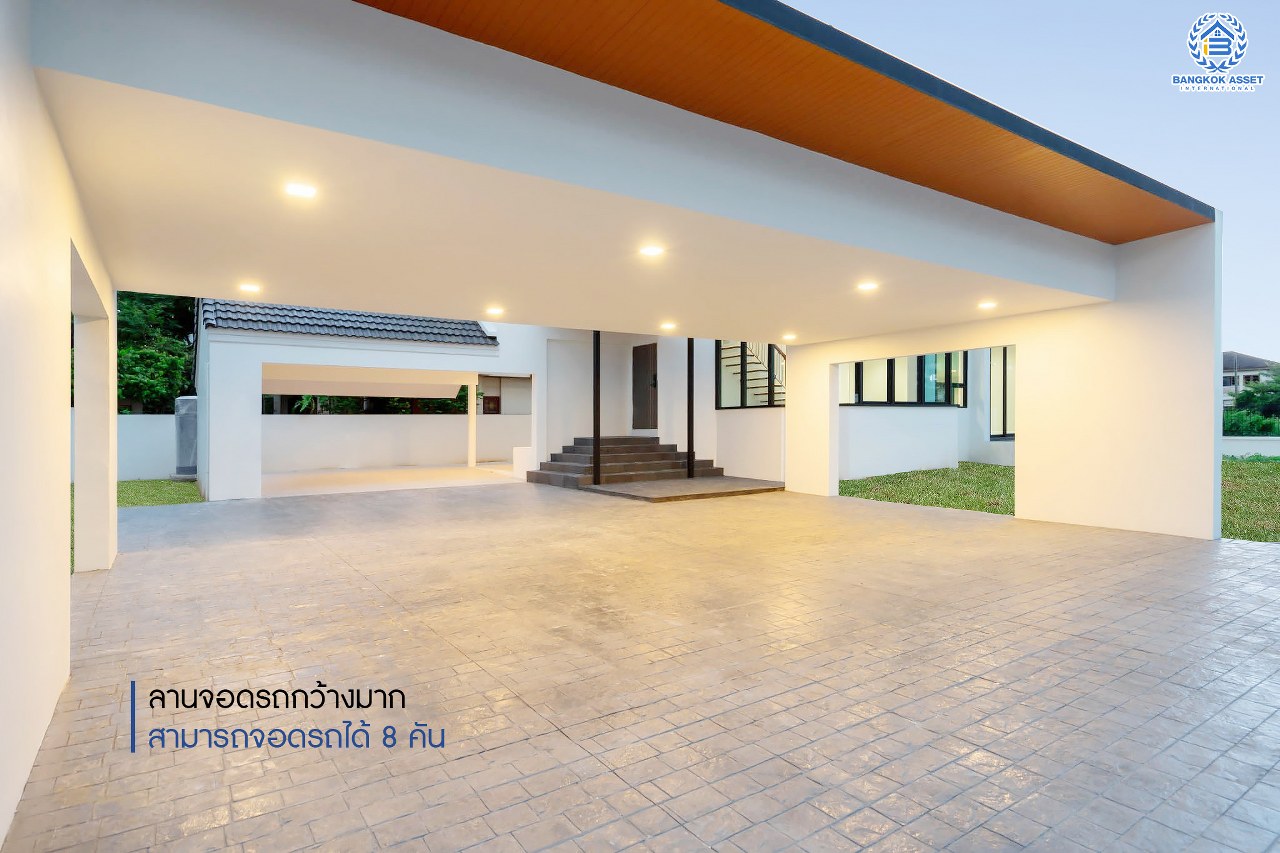 คฤหาสน์ตกแต่งใหม่ ดีไซน์สุด Luxury ม.กฤษดานคร18 บรมราชชนนี สัมผัสความใหญ่กว่า 3 ชั้น บนเนื้อที่ถึง 256 ตร.ว. #แปลงมุมที่สวยที่สุดในโครงการ! อีกระดับของฟังก์ชั่น 5 ห้องนอน, 1 ห้องแม่บ้าน, 5 ห้องน้ำ, 2 Living Room , ห้องครัว 2 สไตล์ และสามารถจอดรถได้ถึง 8 คัน ท่ามกลางบรรยากาศความ Private พร้อมโซนใกล้ส่วนกลาง บนทำเลศักยภาพเชื่อมต่อหลายเส้นทาง ใกล้Central Pinklao, ม.มหิดล , ทางด่วน ฯลฯ