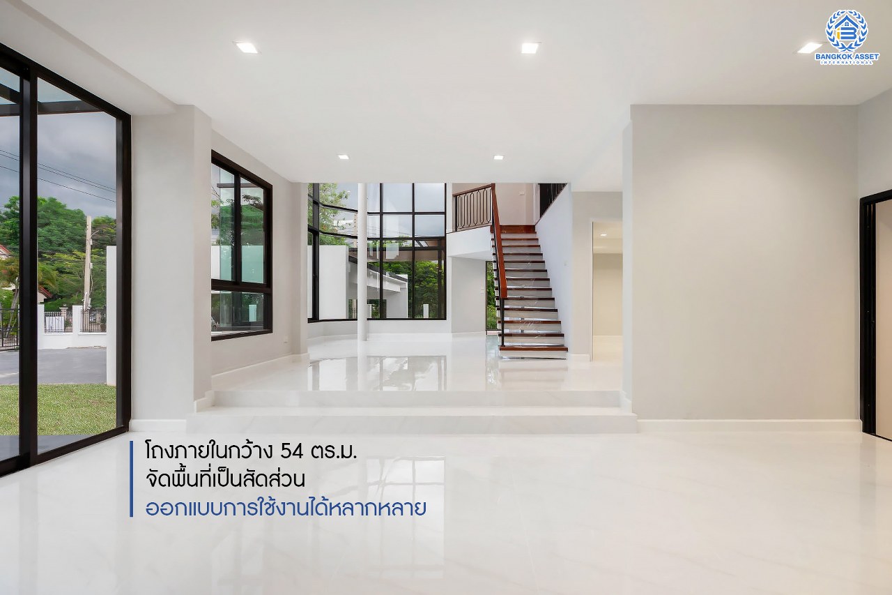 คฤหาสน์ตกแต่งใหม่ ดีไซน์สุด Luxury ม.กฤษดานคร18 บรมราชชนนี สัมผัสความใหญ่กว่า 3 ชั้น บนเนื้อที่ถึง 256 ตร.ว. #แปลงมุมที่สวยที่สุดในโครงการ! อีกระดับของฟังก์ชั่น 5 ห้องนอน, 1 ห้องแม่บ้าน, 5 ห้องน้ำ, 2 Living Room , ห้องครัว 2 สไตล์ และสามารถจอดรถได้ถึง 8 คัน ท่ามกลางบรรยากาศความ Private พร้อมโซนใกล้ส่วนกลาง บนทำเลศักยภาพเชื่อมต่อหลายเส้นทาง ใกล้Central Pinklao, ม.มหิดล , ทางด่วน ฯลฯ