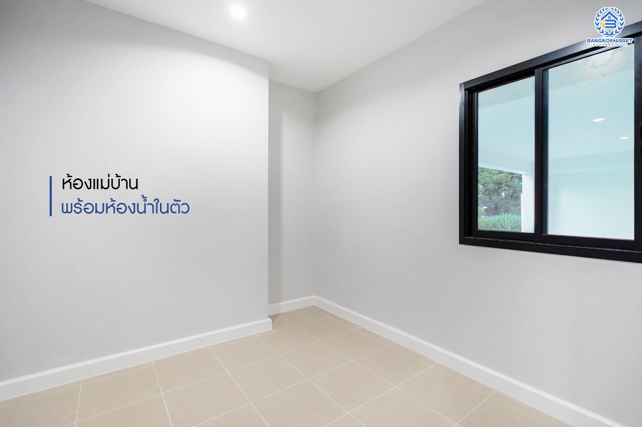 คฤหาสน์ตกแต่งใหม่ ดีไซน์สุด Luxury ม.กฤษดานคร18 บรมราชชนนี สัมผัสความใหญ่กว่า 3 ชั้น บนเนื้อที่ถึง 256 ตร.ว. #แปลงมุมที่สวยที่สุดในโครงการ! อีกระดับของฟังก์ชั่น 5 ห้องนอน, 1 ห้องแม่บ้าน, 5 ห้องน้ำ, 2 Living Room , ห้องครัว 2 สไตล์ และสามารถจอดรถได้ถึง 8 คัน ท่ามกลางบรรยากาศความ Private พร้อมโซนใกล้ส่วนกลาง บนทำเลศักยภาพเชื่อมต่อหลายเส้นทาง ใกล้Central Pinklao, ม.มหิดล , ทางด่วน ฯลฯ