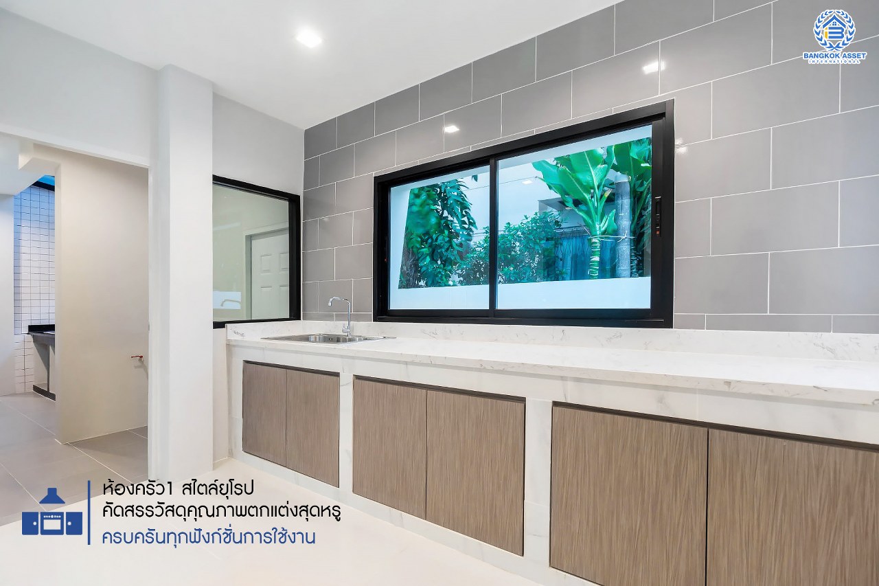 คฤหาสน์ตกแต่งใหม่ ดีไซน์สุด Luxury ม.กฤษดานคร18 บรมราชชนนี สัมผัสความใหญ่กว่า 3 ชั้น บนเนื้อที่ถึง 256 ตร.ว. #แปลงมุมที่สวยที่สุดในโครงการ! อีกระดับของฟังก์ชั่น 5 ห้องนอน, 1 ห้องแม่บ้าน, 5 ห้องน้ำ, 2 Living Room , ห้องครัว 2 สไตล์ และสามารถจอดรถได้ถึง 8 คัน ท่ามกลางบรรยากาศความ Private พร้อมโซนใกล้ส่วนกลาง บนทำเลศักยภาพเชื่อมต่อหลายเส้นทาง ใกล้Central Pinklao, ม.มหิดล , ทางด่วน ฯลฯ