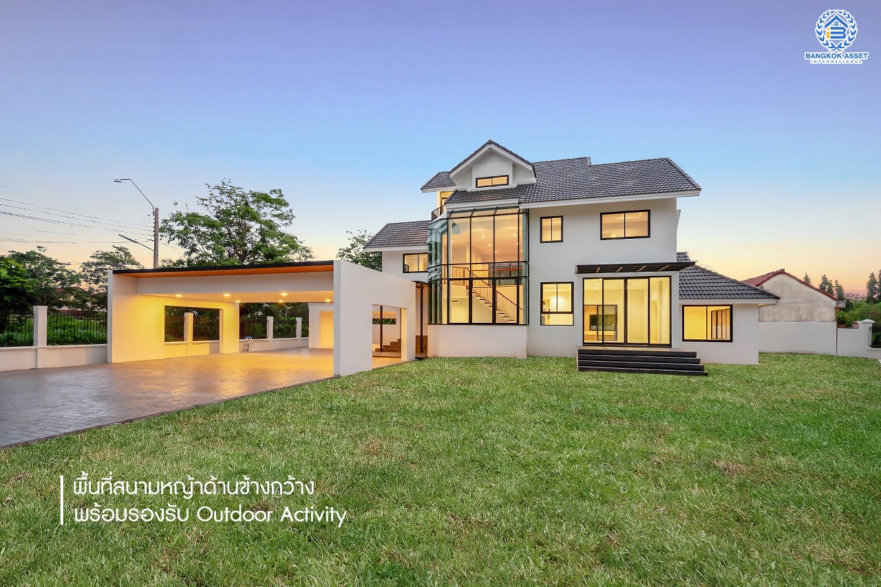 คฤหาสน์ตกแต่งใหม่ ดีไซน์สุด Luxury ม.กฤษดานคร18 บรมราชชนนี สัมผัสความใหญ่กว่า 3 ชั้น บนเนื้อที่ถึง 256 ตร.ว. #แปลงมุมที่สวยที่สุดในโครงการ! อีกระดับของฟังก์ชั่น 5 ห้องนอน, 1 ห้องแม่บ้าน, 5 ห้องน้ำ, 2 Living Room , ห้องครัว 2 สไตล์ และสามารถจอดรถได้ถึง 8 คัน ท่ามกลางบรรยากาศความ Private พร้อมโซนใกล้ส่วนกลาง บนทำเลศักยภาพเชื่อมต่อหลายเส้นทาง ใกล้Central Pinklao, ม.มหิดล , ทางด่วน ฯลฯ