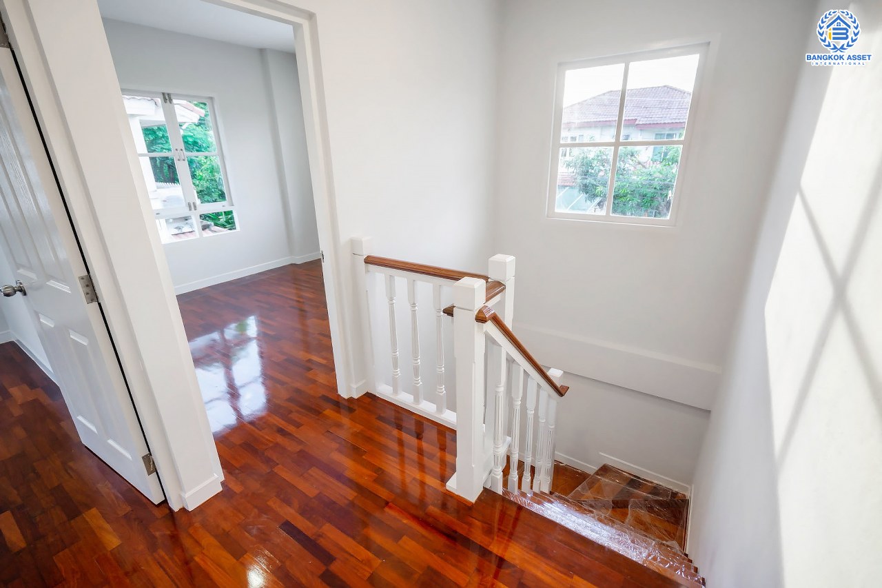 บ้านมือสองตกแต่งใหม่ คุณภาพแบรนด์ LH ม.ชัยพฤกษ์1 ติวานนท์-ราชพฤกษ์ เนื้อที่ 50.6 ตร.ว. ฟังก์ชั่น 3 ห้องนอน 2 ห้องน้ำ 2 ที่จอดรถ โซนต้นโครงการเดินทางสะดวก รองรับทุกการอยู่อาศัย บนทำเลติดถนน 345 เชื่อมต่อทั้งถ.ราชพฤกษ์ ,ติวานนท์ ใกล้โรบินสัน และทางด่วนศรีสมาน