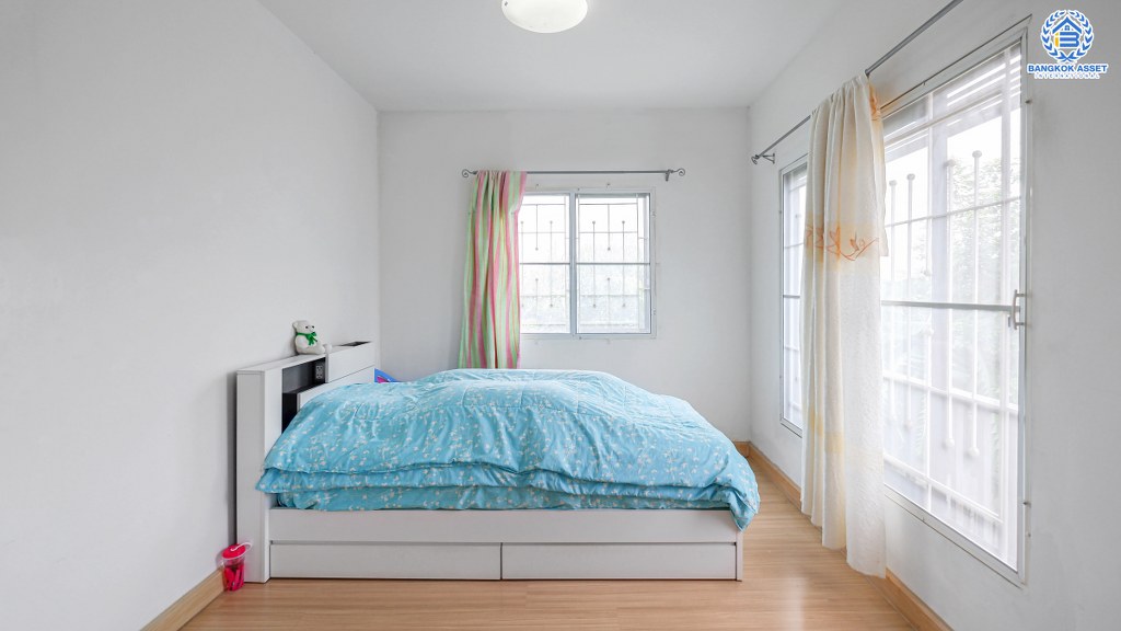 ทาวน์เฮ้าส์มือสองนนทบุรี ห้องมุม! ม.พฤกษา54 บางใหญ่-เซ็นทรัลเวสต์เกต (หน้ากว้าง 6 เมตร) บ้านพร้อมอยู่สไตล์โมเดิร์น ฟังก์ชั่น 3 นอน 2 น้ำ เนื้อที่เยอะ 30.3 ตร.ว. ระบบรักษาความปลอดภัยดีเยี่ยม เดินทางสะดวกเพียง 5 นาที* ถึงถนนกาญจนาฯ และรถไฟฟ้าสถานี "ตลาดบางใหญ่"...