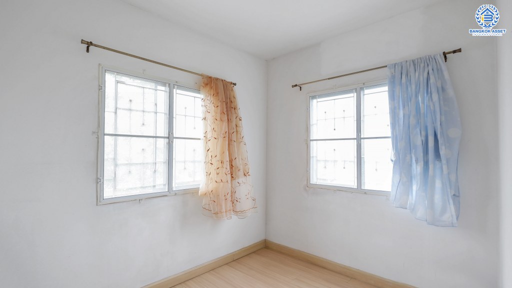 ทาวน์เฮ้าส์มือสองนนทบุรี ห้องมุม! ม.พฤกษา54 บางใหญ่-เซ็นทรัลเวสต์เกต (หน้ากว้าง 6 เมตร) บ้านพร้อมอยู่สไตล์โมเดิร์น ฟังก์ชั่น 3 นอน 2 น้ำ เนื้อที่เยอะ 30.3 ตร.ว. ระบบรักษาความปลอดภัยดีเยี่ยม เดินทางสะดวกเพียง 5 นาที* ถึงถนนกาญจนาฯ และรถไฟฟ้าสถานี "ตลาดบางใหญ่"...