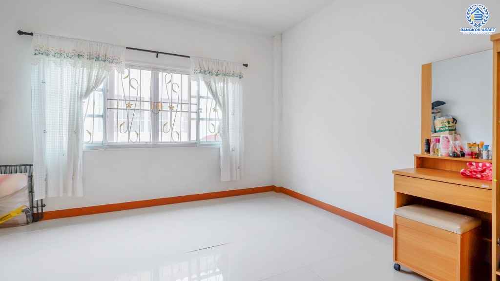 ทาวน์เฮ้าส์มือสองนนทบุรี ม.เหนือฟ้าโฟร์ บ้านกล้วย-ไทรน้อยเนื้อที่ 17 ตร.ว. ฟังก์ชั่น 2ห้องนอน 2 ห้องน้ำ มีครัวเคาน์เตอร์ พร้อมอยู่ ทำเลดี เพียง 10 นาทีถึงถนนกาญจนาภิเษก ใกล้เซ็นทรัลเวสท์เกต และรถไฟฟ้าคลองบางไผ่ คุ้มค่า ราคาไม่แพง!