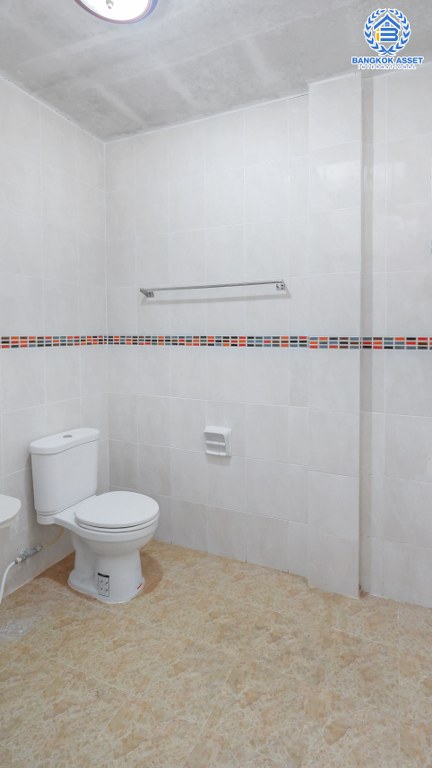 ทาวน์เฮ้าส์มือสองนนทบุรี ม.เหนือฟ้าโฟร์ บ้านกล้วย-ไทรน้อยเนื้อที่ 17 ตร.ว. ฟังก์ชั่น 2ห้องนอน 2 ห้องน้ำ มีครัวเคาน์เตอร์ พร้อมอยู่ ทำเลดี เพียง 10 นาทีถึงถนนกาญจนาภิเษก ใกล้เซ็นทรัลเวสท์เกต และรถไฟฟ้าคลองบางไผ่ คุ้มค่า ราคาไม่แพง!