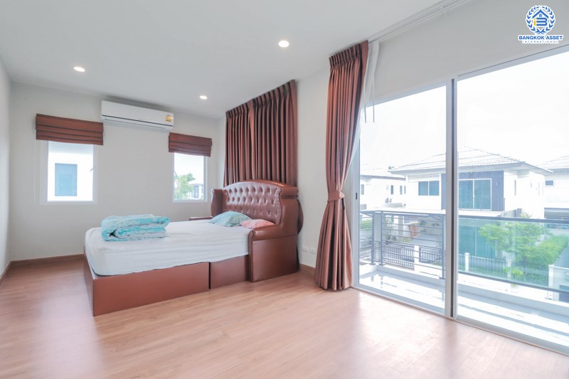 บ้านเดี่ยวมือสองนนทบุรี โครงการ เซนโทร ชัยพฤกษ์-แจ้งวัฒนะ หลังใหญ่ห้องมุม! แบรนด์ AP* เนื้อที่ 61.3 ตร.ว. ฟังก์ชั่นมากถึง 4 ห้องนอน 4 ห้องน้ำ (ห้องนอนชั้นบนมีห้องน้ำทุกห้อง) ตกแต่ง/ต่อเติมพร้อมเข้าอยู่! มีสระว่ายน้ำขนาดเล็ก พร้อมพื้นที่สวนด้านข้างกว้างขวาง บนทำเลคุณภาพ เข้า-ออกได้ทั้งถ.สะพานนนทบุรี และถ.สะพานพระราม4 ที่เชื่อมต่อราชพฤกษ์, ติวานนท์ และแจ้งวัฒนะ ได้อย่างรวดเร็ว...