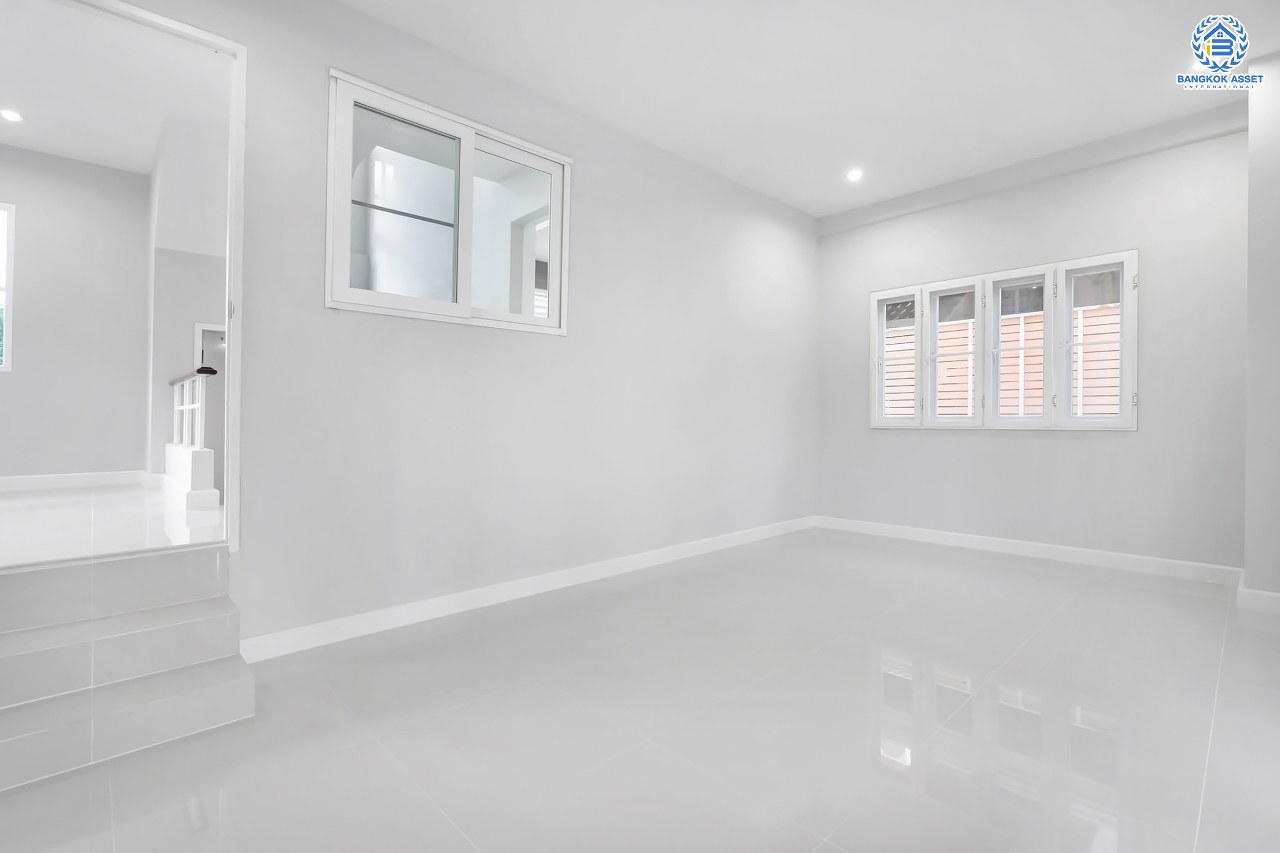 บ้านมือสองตกแต่งใหม่ ม.กฤษดานคร31 ปิ่นเกล้า ติดถนนบรมราชชนนี #หลังมุม โซนใกล้สวนสาธารณะ ฟังก์ชั่นจัดเต็ม 4 ห้องนอน 2 ห้องน้ำ 2 ที่จอดรถ รองรับความสุขบนเนื้อที่ดิน 58 ตร.ว. บนทำเลศักยภาพใกล้ทางคู่ขนานลอยฟ้าบรมราชชนนี และ เพียง 10 นาทีถึงเซ็นทรัลปิ่นเกล้า