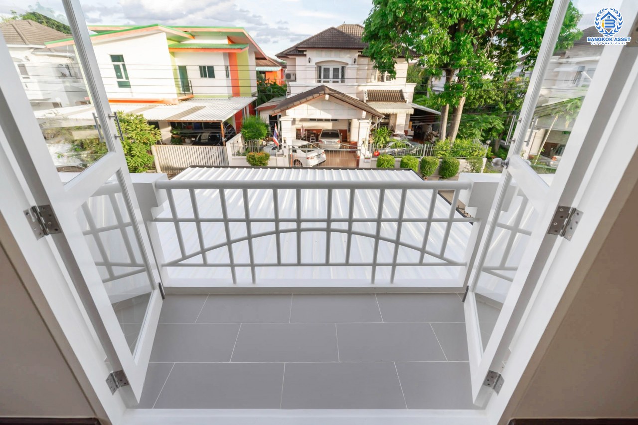 บ้านมือสองตกแต่งใหม่ ม.กฤษดานคร31 ปิ่นเกล้า ติดถนนบรมราชชนนี #หลังมุม โซนใกล้สวนสาธารณะ ฟังก์ชั่นจัดเต็ม 4 ห้องนอน 2 ห้องน้ำ 2 ที่จอดรถ รองรับความสุขบนเนื้อที่ดิน 58 ตร.ว. บนทำเลศักยภาพใกล้ทางคู่ขนานลอยฟ้าบรมราชชนนี และ เพียง 10 นาทีถึงเซ็นทรัลปิ่นเกล้า