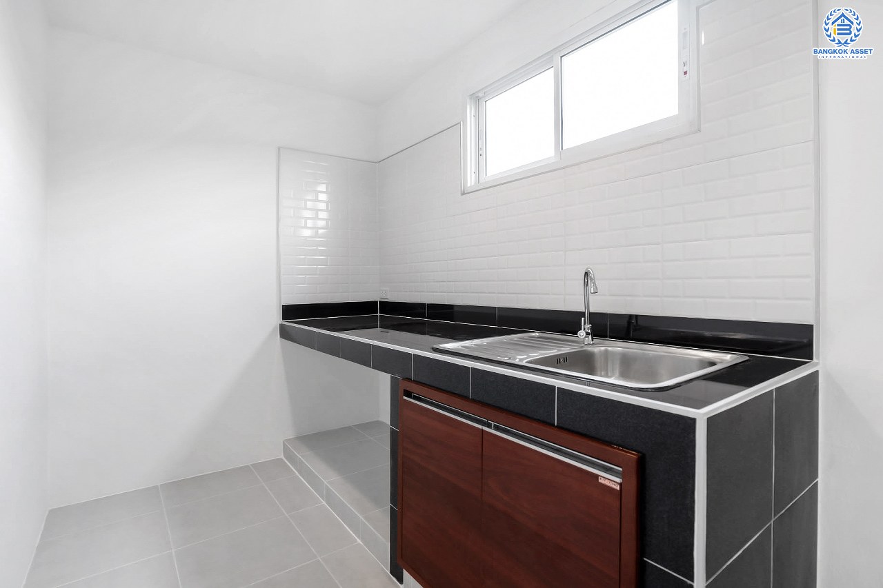 บ้านมือสองตกแต่งใหม่ ม.บิวตี้เฮ้าส์4 กาญจนาฯ-ราชพฤกษ์ ทาวน์เฮ้าส์หลังใหญ่ เนื้อที่ 30.1 ตร.ว. ฟังก์ชั่น 3 ห้องนอน 2 ห้องน้ำ 2 ที่จอดรถ ชั้นเป็นปูพื้นไม้ปาร์เก้ มีพื้นที่สนามด้านข้าง บนทำเลเยี่ยมเข้า-ออกได้หลายเส้นทาง ใกล้ The Walk , โรงเรียนเทพศิรินทร์ เพียง 5 นาทีถึงทางด่วน "ศรีรัช"...