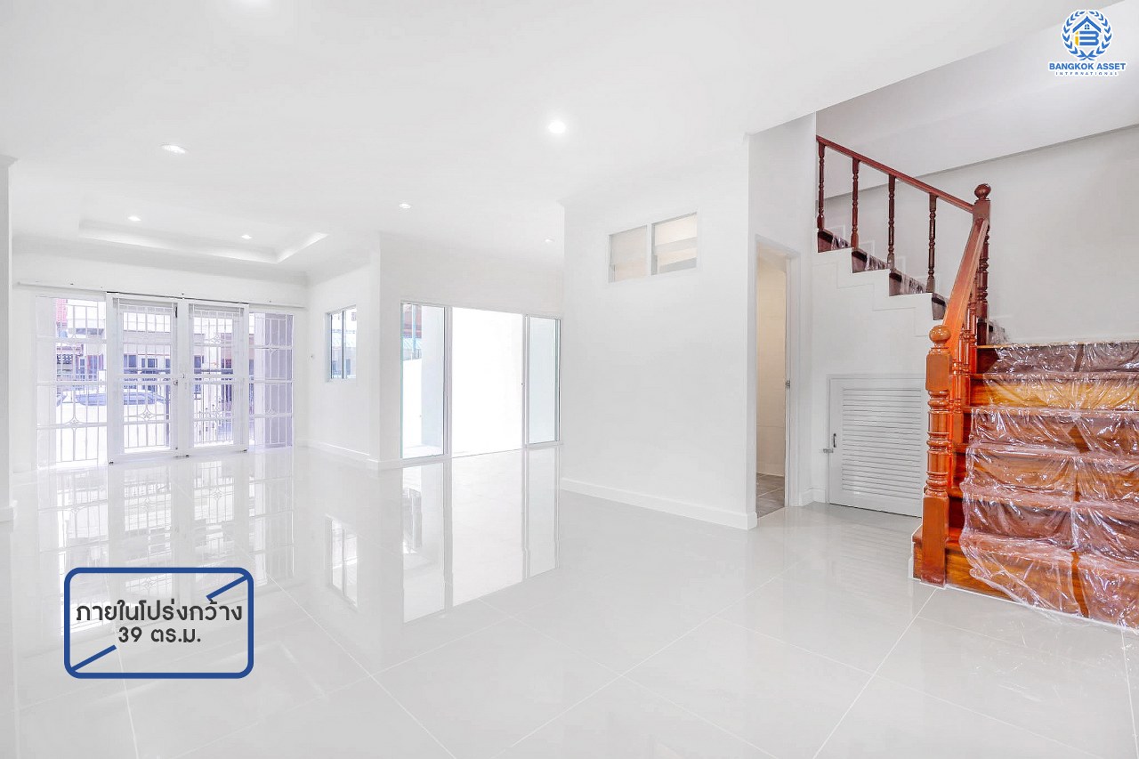 บ้านมือสองตกแต่งใหม่ ม.บิวตี้เฮ้าส์4 กาญจนาฯ-ราชพฤกษ์ ทาวน์เฮ้าส์หลังใหญ่ เนื้อที่ 30.1 ตร.ว. ฟังก์ชั่น 3 ห้องนอน 2 ห้องน้ำ 2 ที่จอดรถ ชั้นเป็นปูพื้นไม้ปาร์เก้ มีพื้นที่สนามด้านข้าง บนทำเลเยี่ยมเข้า-ออกได้หลายเส้นทาง ใกล้ The Walk , โรงเรียนเทพศิรินทร์ เพียง 5 นาทีถึงทางด่วน "ศรีรัช"...