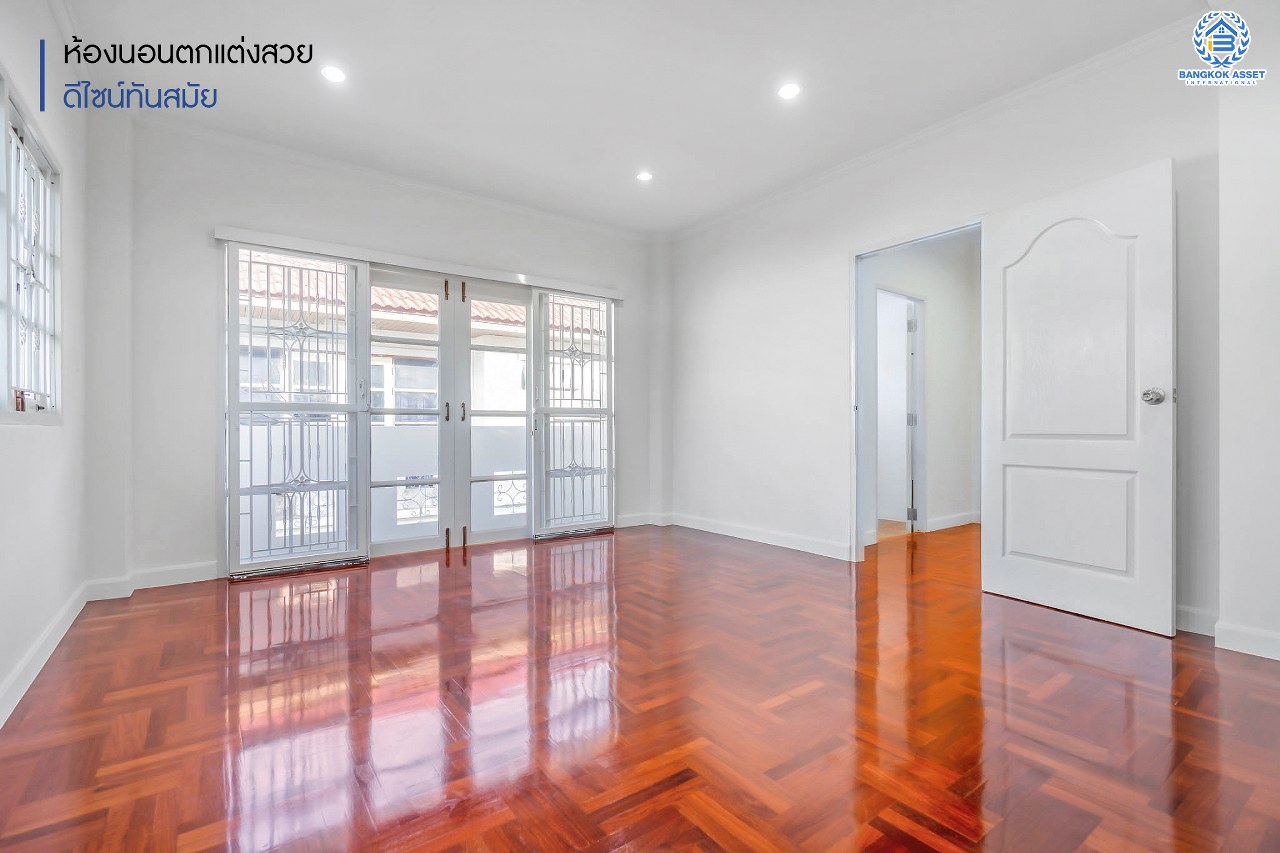 บ้านมือสองตกแต่งใหม่ ม.บิวตี้เฮ้าส์4 กาญจนาฯ-ราชพฤกษ์ ทาวน์เฮ้าส์หลังใหญ่ เนื้อที่ 30.1 ตร.ว. ฟังก์ชั่น 3 ห้องนอน 2 ห้องน้ำ 2 ที่จอดรถ ชั้นเป็นปูพื้นไม้ปาร์เก้ มีพื้นที่สนามด้านข้าง บนทำเลเยี่ยมเข้า-ออกได้หลายเส้นทาง ใกล้ The Walk , โรงเรียนเทพศิรินทร์ เพียง 5 นาทีถึงทางด่วน "ศรีรัช"...