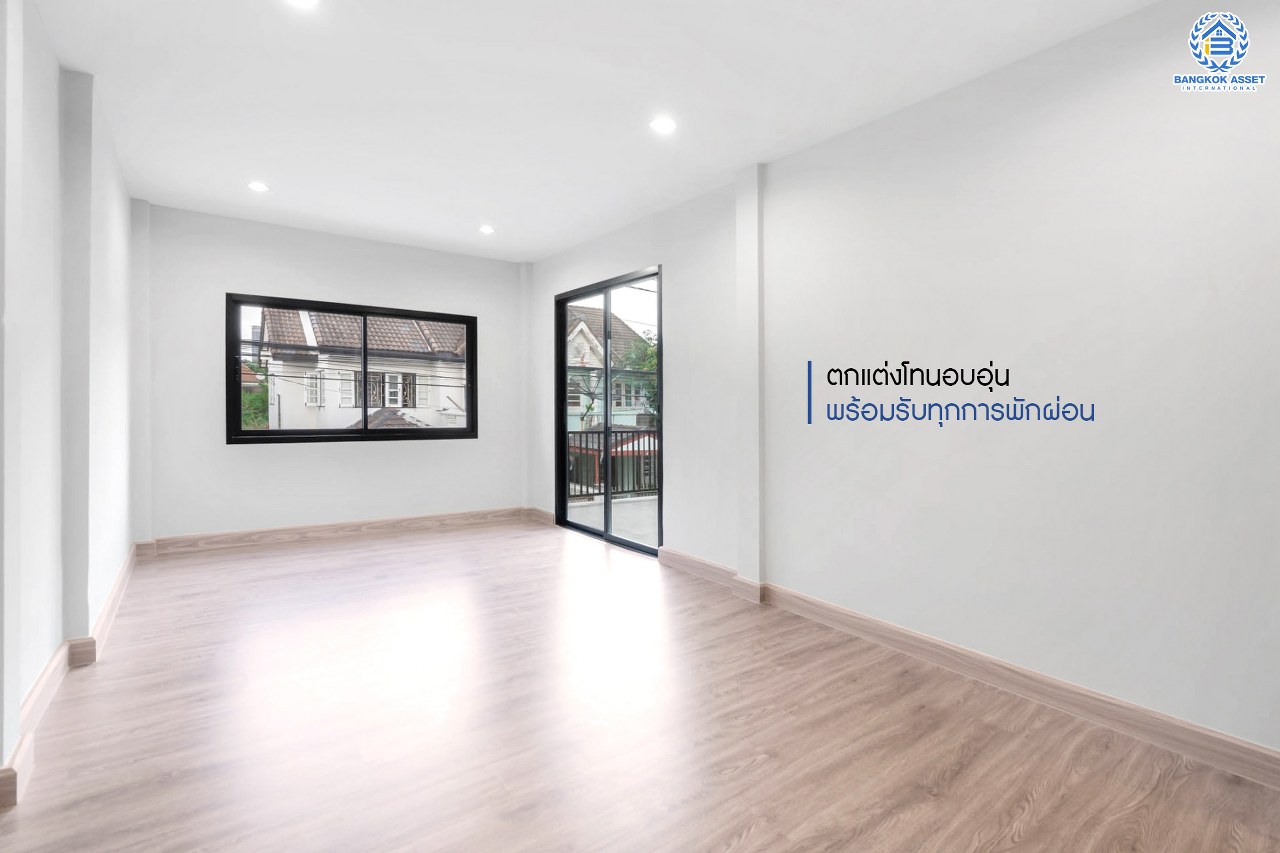 บ้านมือสองตกแต่งใหม่ ม.นนทรีปาร์ค รัตนาธิเบศร์-ไทรม้า บ้านแฝดหลังใหญ่เกือบเท่าบ้านเดี่ยว! เนื้อที่ 44 ตร.ว. ฟังก์ชั่นจัดเต็ม 4 ห้องนอน 3 ห้องน้ำ จอดรถได้ 2 คัน กว้างขวางบนพื้นที่ใช้สอยถึง 234 ตร.ม. บนทำเลโซนเมือง ใจกลาง 2 เซ็นทรัลฯ เดินทางสุดสะดวกเพียง 2 นาทีถึงรถไฟฟ้า "สถานีไทรม้า"...