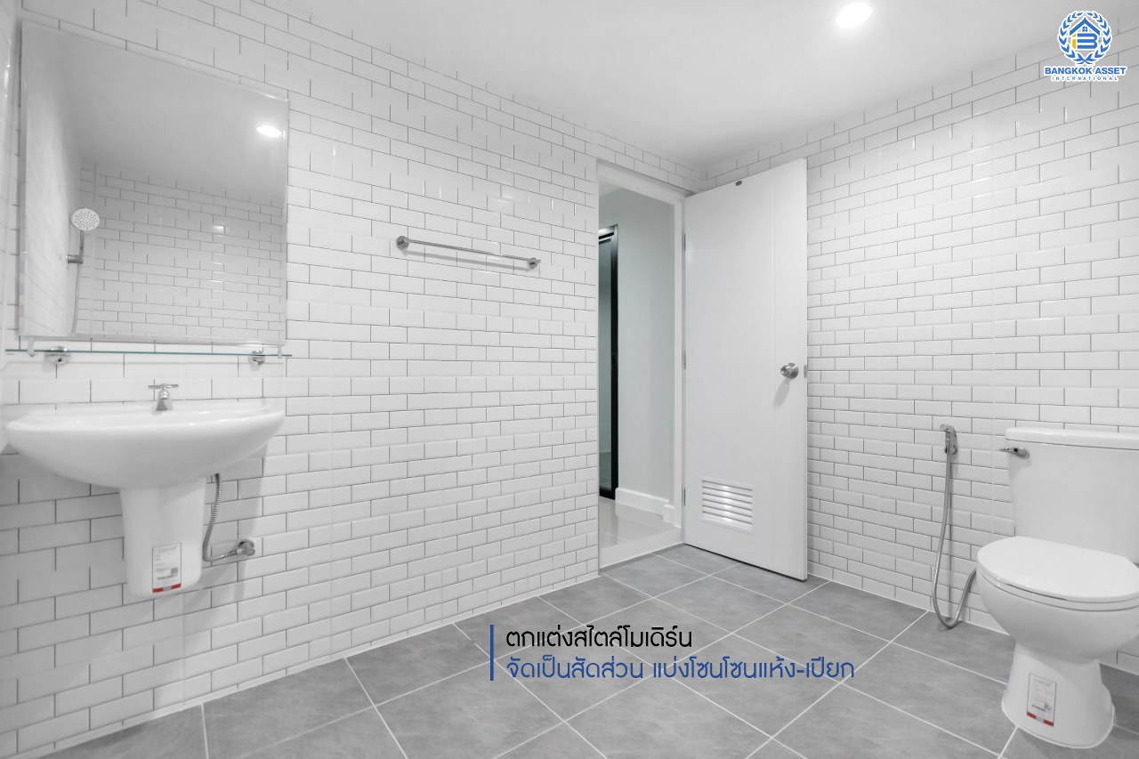 บ้านมือสองตกแต่งใหม่ ม.นนทรีปาร์ค รัตนาธิเบศร์-ไทรม้า บ้านแฝดหลังใหญ่เกือบเท่าบ้านเดี่ยว! เนื้อที่ 44 ตร.ว. ฟังก์ชั่นจัดเต็ม 4 ห้องนอน 3 ห้องน้ำ จอดรถได้ 2 คัน กว้างขวางบนพื้นที่ใช้สอยถึง 234 ตร.ม. บนทำเลโซนเมือง ใจกลาง 2 เซ็นทรัลฯ เดินทางสุดสะดวกเพียง 2 นาทีถึงรถไฟฟ้า "สถานีไทรม้า"...