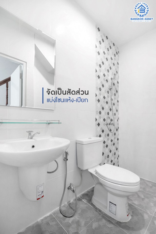 บ้านมือสองตกแต่งใหม่ บนทำเลที่ดีที่สุด! หน้าโครงการติด MRT "สถานีไทรม้า" ม.ซื่อตรง พระนั่งเกล้า-ท่าอิฐ ทาวน์เฮ้าส์หลังใหญ่ระดับบ้านแฝด เนื้อที่ 34.3 ตร.ว. ฟังก์ชั่นจัดเต็ม 4 ห้องนอน 2 ห้องน้ำ ทำเลใกล้ Central รัตนาธิเบศร์ และทางด่วนงามวงศ์วาน...