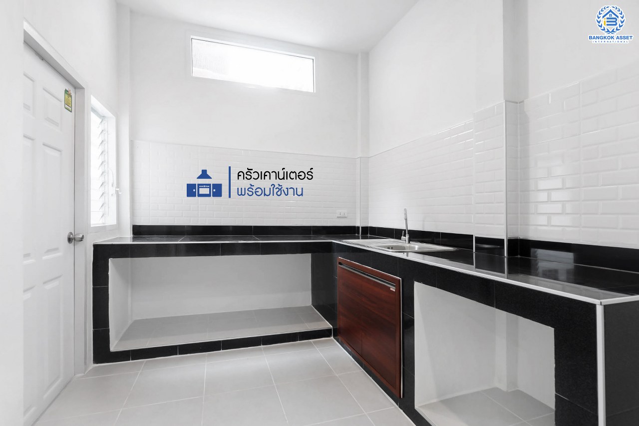 บ้านมือสองตกแต่งใหม่ บนทำเลที่ดีที่สุด! หน้าโครงการติด MRT "สถานีไทรม้า" ม.ซื่อตรง พระนั่งเกล้า-ท่าอิฐ ทาวน์เฮ้าส์หลังใหญ่ระดับบ้านแฝด เนื้อที่ 34.3 ตร.ว. ฟังก์ชั่นจัดเต็ม 4 ห้องนอน 2 ห้องน้ำ ทำเลใกล้ Central รัตนาธิเบศร์ และทางด่วนงามวงศ์วาน...