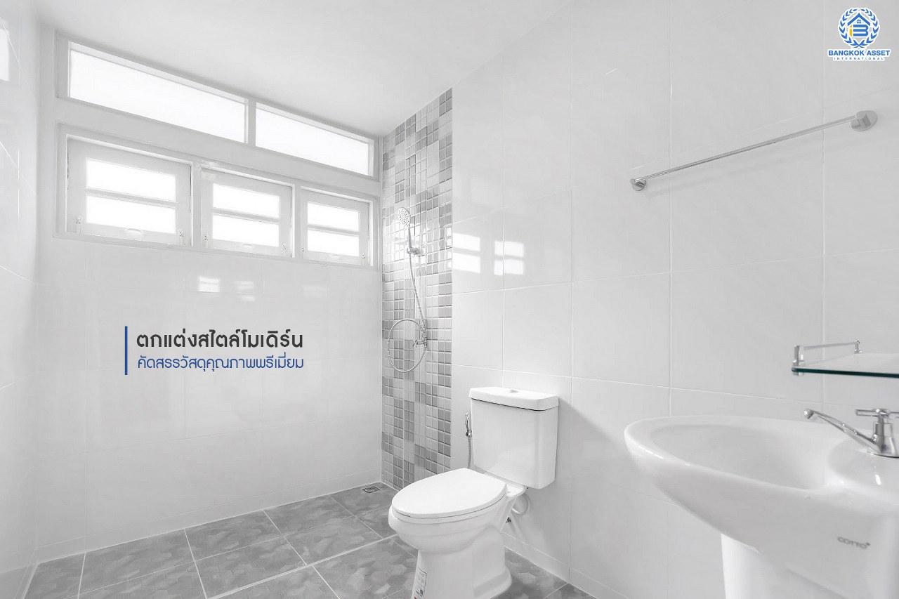 บ้านมือสองตกแต่งใหม่ บนทำเลที่ดีที่สุด! หน้าโครงการติด MRT "สถานีไทรม้า" ม.ซื่อตรง พระนั่งเกล้า-ท่าอิฐ ทาวน์เฮ้าส์หลังใหญ่ระดับบ้านแฝด เนื้อที่ 34.3 ตร.ว. ฟังก์ชั่นจัดเต็ม 4 ห้องนอน 2 ห้องน้ำ ทำเลใกล้ Central รัตนาธิเบศร์ และทางด่วนงามวงศ์วาน...