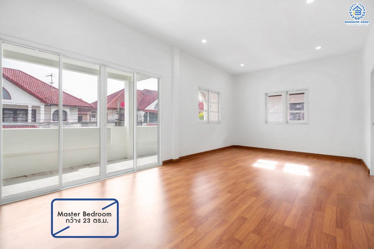 บ้านมือสองตกแต่งใหม่ บนทำเลที่ดีที่สุด! หน้าโครงการติด MRT "สถานีไทรม้า" ม.ซื่อตรง พระนั่งเกล้า-ท่าอิฐ ทาวน์เฮ้าส์หลังใหญ่ระดับบ้านแฝด เนื้อที่ 34.3 ตร.ว. ฟังก์ชั่นจัดเต็ม 4 ห้องนอน 2 ห้องน้ำ ทำเลใกล้ Central รัตนาธิเบศร์ และทางด่วนงามวงศ์วาน...