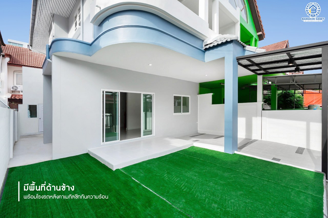 บ้านมือสองตกแต่งใหม่ บนทำเลที่ดีที่สุด! หน้าโครงการติด MRT "สถานีไทรม้า" ม.ซื่อตรง พระนั่งเกล้า-ท่าอิฐ ทาวน์เฮ้าส์หลังใหญ่ระดับบ้านแฝด เนื้อที่ 34.3 ตร.ว. ฟังก์ชั่นจัดเต็ม 4 ห้องนอน 2 ห้องน้ำ ทำเลใกล้ Central รัตนาธิเบศร์ และทางด่วนงามวงศ์วาน...