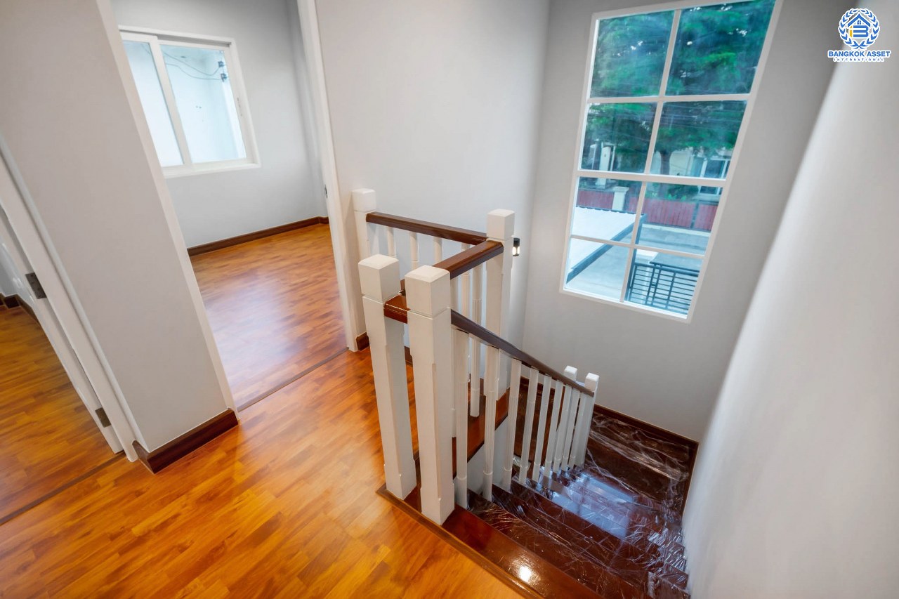 บ้านมือสองตกแต่งใหม่ ม.คาซ่าวิลล์ ราชพฤกษ์-รัตนาธิเบศร์1 (Q.House) ดีไซน์ทันสมัยพร้อมเข้าอยู่ เนื้อที่ 57 ตร.ว. ฟังก์ชั่น 3 ห้องนอน 3 ห้องน้ำ บนทำเลศักยภาพ ติดถนนราชพฤกษ์ และเพียง 10 นาทีถึงรถไฟฟ้า "สถานีบางรักน้อยท่าอิฐ"...