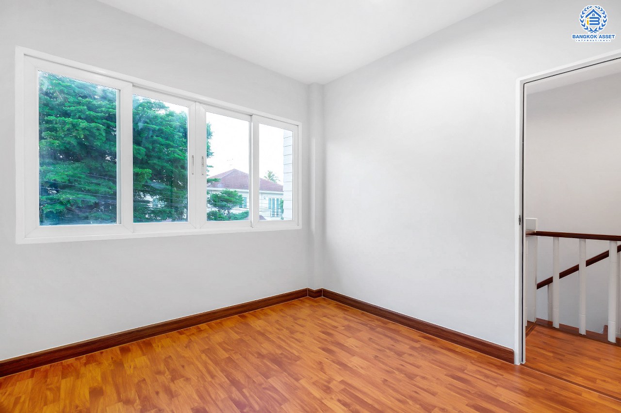 บ้านมือสองตกแต่งใหม่ ม.คาซ่าวิลล์ ราชพฤกษ์-รัตนาธิเบศร์1 (Q.House) ดีไซน์ทันสมัยพร้อมเข้าอยู่ เนื้อที่ 57 ตร.ว. ฟังก์ชั่น 3 ห้องนอน 3 ห้องน้ำ บนทำเลศักยภาพ ติดถนนราชพฤกษ์ และเพียง 10 นาทีถึงรถไฟฟ้า "สถานีบางรักน้อยท่าอิฐ"...