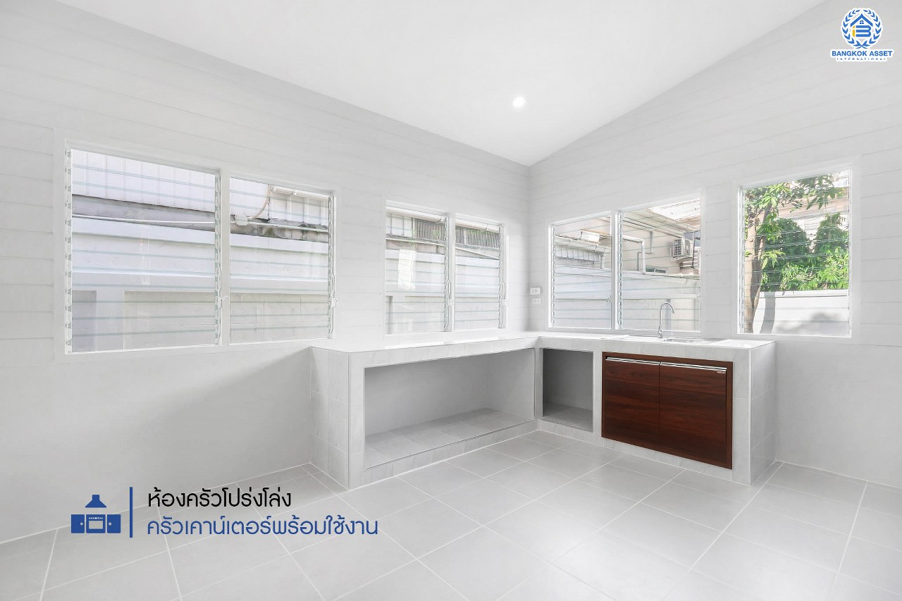 บ้านมือสองตกแต่งใหม่ ม.ลานทอง ติวานนท์-ปากเกร็ด  #หลังใหญ่ แปลงมุม เนื้อที่ 80 ตร.ว. มีพื้นที่สนามด้านข้างกว้าง 195 ตร.ม. พร้อมรับทุกกิจกรรม ฟังก์ชั่น 3 ห้องนอน 2 ห้องน้ำ 3 ที่จอดรถ สะดวกทุกการเดินทาง บนทำเลติด ถ.ติวานนท์ ใกล้เซ็นทรัล และทางด่วน "แจ้งวัฒนะ" เพียง 5 นาทีถึง "ห้าแยกปากเกร็ด"...