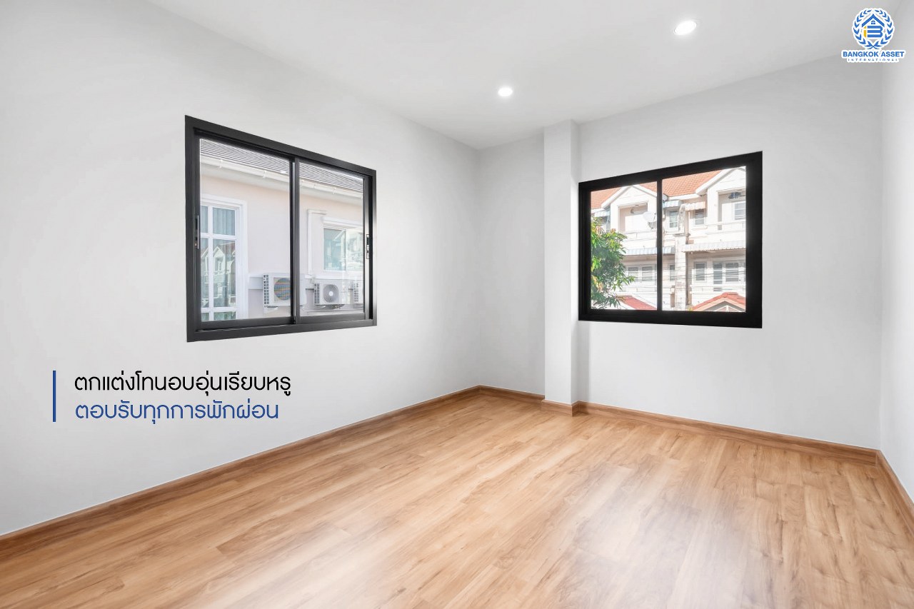 บ้านมือสองตกแต่งใหม่ ม.ลานทอง ติวานนท์-ปากเกร็ด  #หลังใหญ่ แปลงมุม เนื้อที่ 80 ตร.ว. มีพื้นที่สนามด้านข้างกว้าง 195 ตร.ม. พร้อมรับทุกกิจกรรม ฟังก์ชั่น 3 ห้องนอน 2 ห้องน้ำ 3 ที่จอดรถ สะดวกทุกการเดินทาง บนทำเลติด ถ.ติวานนท์ ใกล้เซ็นทรัล และทางด่วน "แจ้งวัฒนะ" เพียง 5 นาทีถึง "ห้าแยกปากเกร็ด"...