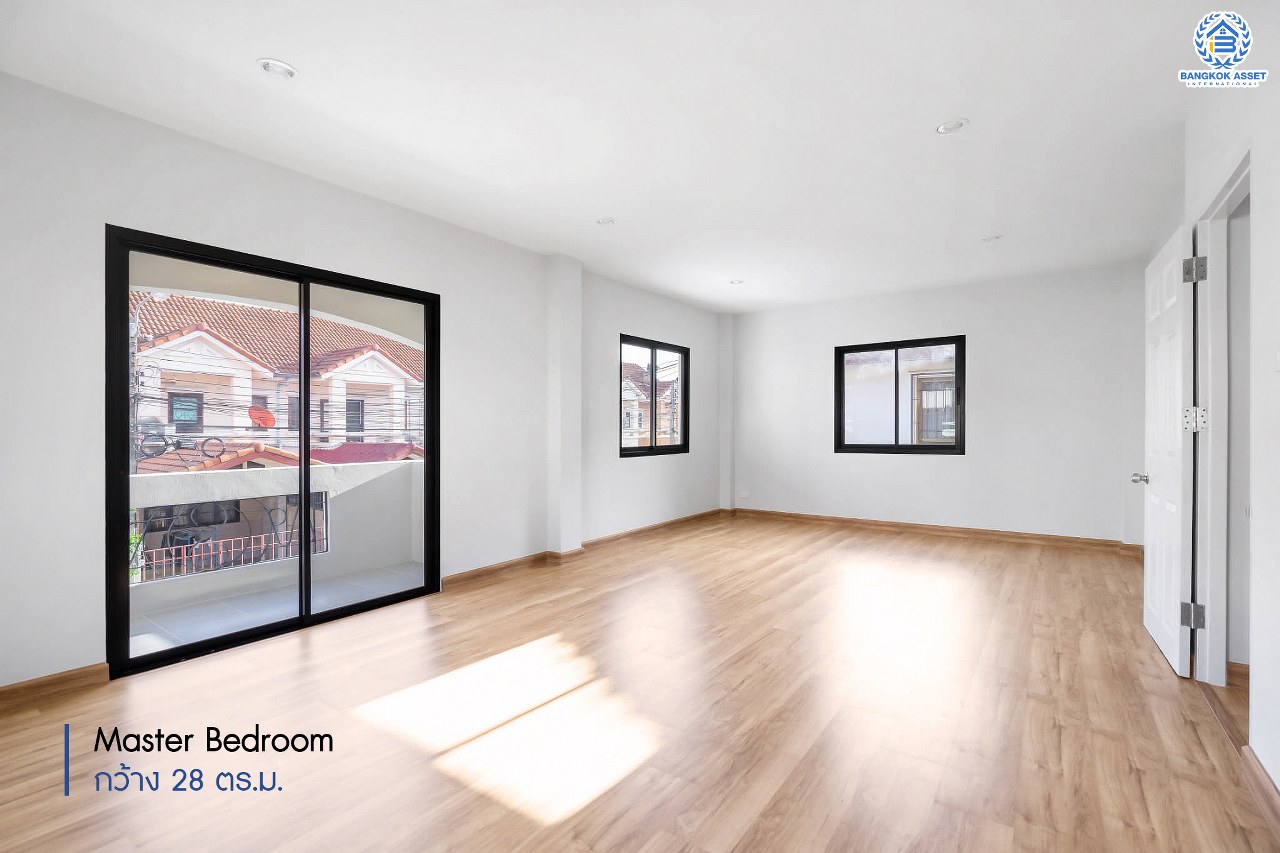 บ้านมือสองตกแต่งใหม่ ม.ลานทอง ติวานนท์-ปากเกร็ด  #หลังใหญ่ แปลงมุม เนื้อที่ 80 ตร.ว. มีพื้นที่สนามด้านข้างกว้าง 195 ตร.ม. พร้อมรับทุกกิจกรรม ฟังก์ชั่น 3 ห้องนอน 2 ห้องน้ำ 3 ที่จอดรถ สะดวกทุกการเดินทาง บนทำเลติด ถ.ติวานนท์ ใกล้เซ็นทรัล และทางด่วน "แจ้งวัฒนะ" เพียง 5 นาทีถึง "ห้าแยกปากเกร็ด"...