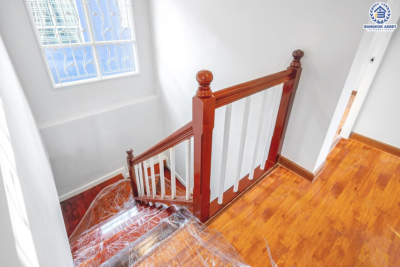 บ้านมือสองตกแต่งใหม่ ม.แลนซีโอ วงแหวนฯ-ปิ่นเกล้า (ซ.วัดพระเงิน) #หลังมุม สังคมคุณภาพแบรนด์ ลลิลพร็อพเพอร์ตี้ เนื้อที่ 40.5 ตร.ว. ฟังก์ชั่น 3นอน 2น้ำ 2 ที่จอดรถ บนทำเลเดินทางสะดวก ใกล้ถ.กาญจนาภิเษก เข้า-ออกได้หลายเส้นทาง *เพียง 5 นาทีถึงจุดขึ้นทางด่วน "ศรีรัช"...