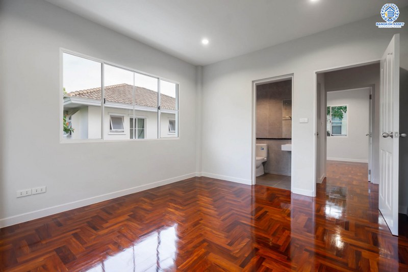 บ้านมือสองตกแต่งใหม่ หลังใหญ่ #แปลงมุม เนื้อที่ 85.5 ตร.ว. โครงการ มัณฑนา ติดถนนราชพฤกษ์ สังคมคุณภาพแบรนด์ LH ฟังก์ชั่นจัดเต็ม 3 ห้องนอน 3 ห้องน้ำ 2 ที่จอดรถ พร้อม Living Room และ Facilities ครบ! บนทำเลศักยภาพ เดินทางสะดวก ใกล้วงเวียนพระราม5 และMRT "สถานีบางรักน้อยท่าอิฐ"