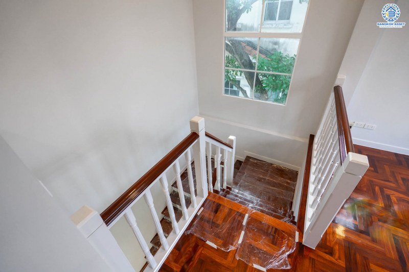 บ้านมือสองตกแต่งใหม่ หลังใหญ่ #แปลงมุม เนื้อที่ 85.5 ตร.ว. โครงการ มัณฑนา ติดถนนราชพฤกษ์ สังคมคุณภาพแบรนด์ LH ฟังก์ชั่นจัดเต็ม 3 ห้องนอน 3 ห้องน้ำ 2 ที่จอดรถ พร้อม Living Room และ Facilities ครบ! บนทำเลศักยภาพ เดินทางสะดวก ใกล้วงเวียนพระราม5 และMRT "สถานีบางรักน้อยท่าอิฐ"