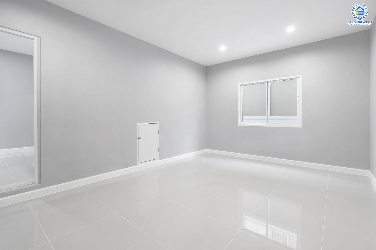 บ้านมือสองตกแต่งใหม่ #หลังใหญ่! เนื้อที่ 70 ตร.ว. ม.ชัยพฤกษ์ บางใหญ่-เซ็นทรัลเวสต์เกต (คลองถนน) บ้านพร้อมอยู่คุณภาพแบรนด์ LH ฟังก์ชั่นจัดเต็ม 4 ห้องนอน 3 ห้องน้ำ 3 ที่จอดรถ ตกแต่งสไตล์เรียบหรู บนทำเลศักยภาพ เพียง 5 นาทีถึงเซ็นทรัลเวสต์เกต และใกล้รถไฟฟ้าสถานี "คลองบางไผ่"...