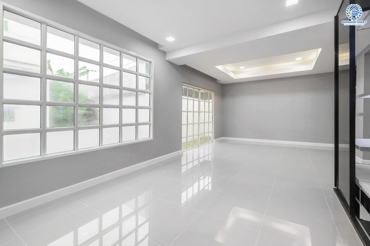 บ้านมือสองตกแต่งใหม่ #หลังใหญ่! เนื้อที่ 70 ตร.ว. ม.ชัยพฤกษ์ บางใหญ่-เซ็นทรัลเวสต์เกต (คลองถนน) บ้านพร้อมอยู่คุณภาพแบรนด์ LH ฟังก์ชั่นจัดเต็ม 4 ห้องนอน 3 ห้องน้ำ 3 ที่จอดรถ ตกแต่งสไตล์เรียบหรู บนทำเลศักยภาพ เพียง 5 นาทีถึงเซ็นทรัลเวสต์เกต และใกล้รถไฟฟ้าสถานี "คลองบางไผ่"...