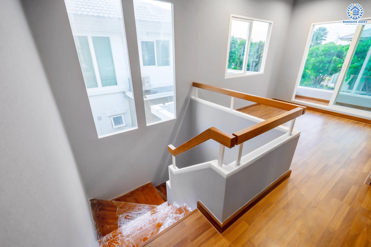 บ้านมือสองตกแต่งใหม่ #หลังใหญ่! เนื้อที่ 70 ตร.ว. ม.ชัยพฤกษ์ บางใหญ่-เซ็นทรัลเวสต์เกต (คลองถนน) บ้านพร้อมอยู่คุณภาพแบรนด์ LH ฟังก์ชั่นจัดเต็ม 4 ห้องนอน 3 ห้องน้ำ 3 ที่จอดรถ ตกแต่งสไตล์เรียบหรู บนทำเลศักยภาพ เพียง 5 นาทีถึงเซ็นทรัลเวสต์เกต และใกล้รถไฟฟ้าสถานี "คลองบางไผ่"...