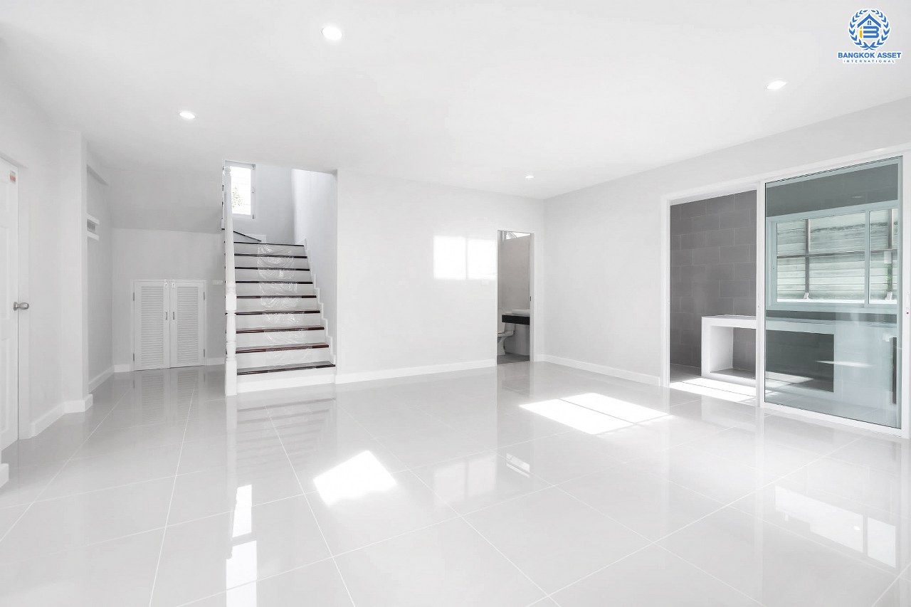 บ้านมือสองตกแต่งใหม่ หลังใหญ่พิเศษ!! เนื้อที่ 70.6 ตร.ว. #แปลงมุม ม.ณัฐกานต์ บรมราชชนนี-พุทธมณฑลสาย2 ฟังก์ชั่นจัดเต็ม 3 ห้องนอน 1 ห้องแม่บ้าน 4 ห้องน้ำ พร้อม Living Room บนทำเลใกล้ทางคู่ขนานลอยฟ้าบรมราชชนนี และ เพียง 10 นาทีถึงเซ็นทรัลปิ่นเกล้า