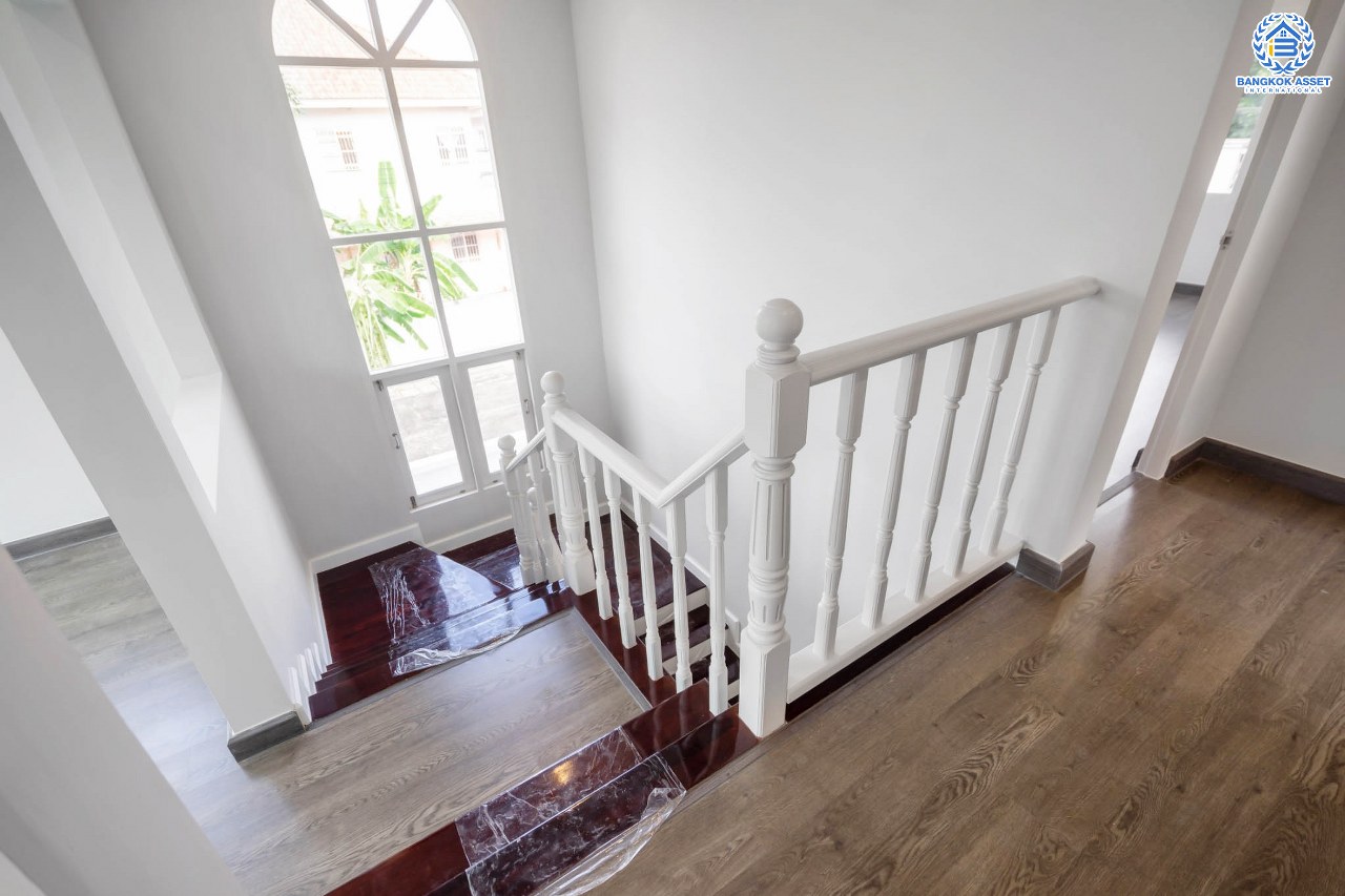 บ้านมือสองตกแต่งใหม่ หลังใหญ่พิเศษ!! เนื้อที่ 70.6 ตร.ว. #แปลงมุม ม.ณัฐกานต์ บรมราชชนนี-พุทธมณฑลสาย2 ฟังก์ชั่นจัดเต็ม 3 ห้องนอน 1 ห้องแม่บ้าน 4 ห้องน้ำ พร้อม Living Room บนทำเลใกล้ทางคู่ขนานลอยฟ้าบรมราชชนนี และ เพียง 10 นาทีถึงเซ็นทรัลปิ่นเกล้า