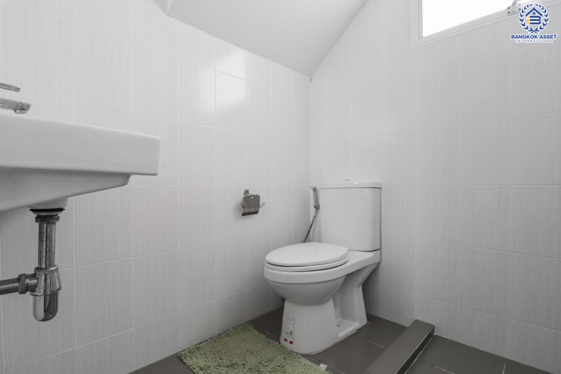 บ้านแฝดมือสองนนทบุรี แบรนด์ พร็อพเพอร์ตี้ เพอร์เฟค* ม.เพอร์เฟคพาร์ค ราชพฤกษ์ หลังใหญ่ต่อเติมครบ! พร้อมอยู่ เนื้อที่ 39.6 ตร.ว. ฟังก์ชั่นครบ! 3 ห้องนอน 2 ที่จอดรถ มีบิ้วท์อินห้อง Living room และครัวเคาน์เตอร์พร้อมใช้งาน แถมแอร์ 2 เครื่อง!! บนทำเลโซนเมือง ติดถ.ราชพฤกษ์ ใกล้วงเวียนพระรามห้า ,รถไฟฟ้า และทางด่วน...