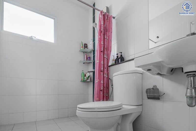 บ้านแฝดมือสองนนทบุรี แบรนด์ พร็อพเพอร์ตี้ เพอร์เฟค* ม.เพอร์เฟคพาร์ค ราชพฤกษ์ หลังใหญ่ต่อเติมครบ! พร้อมอยู่ เนื้อที่ 39.6 ตร.ว. ฟังก์ชั่นครบ! 3 ห้องนอน 2 ที่จอดรถ มีบิ้วท์อินห้อง Living room และครัวเคาน์เตอร์พร้อมใช้งาน แถมแอร์ 2 เครื่อง!! บนทำเลโซนเมือง ติดถ.ราชพฤกษ์ ใกล้วงเวียนพระรามห้า ,รถไฟฟ้า และทางด่วน...