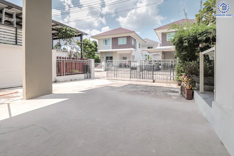 บ้านแฝดมือสองนนทบุรี แบรนด์ พร็อพเพอร์ตี้ เพอร์เฟค* ม.เพอร์เฟคพาร์ค ราชพฤกษ์ หลังใหญ่ต่อเติมครบ! พร้อมอยู่ เนื้อที่ 39.6 ตร.ว. ฟังก์ชั่นครบ! 3 ห้องนอน 2 ที่จอดรถ มีบิ้วท์อินห้อง Living room และครัวเคาน์เตอร์พร้อมใช้งาน แถมแอร์ 2 เครื่อง!! บนทำเลโซนเมือง ติดถ.ราชพฤกษ์ ใกล้วงเวียนพระรามห้า ,รถไฟฟ้า และทางด่วน...